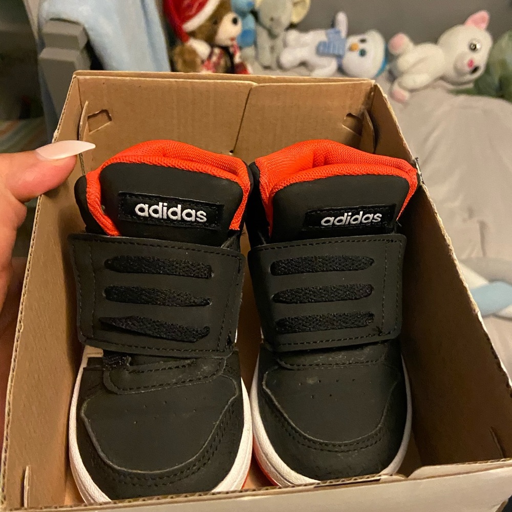Kids Adidas Tennis shoes
